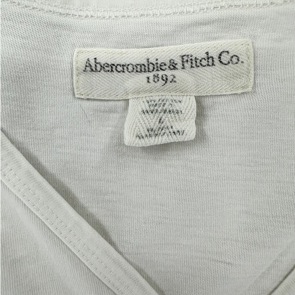 ABERCROMBIE & FITCH V-NECK SHORT SLEEVE WHITE SHIRT - Picture 2 of 4